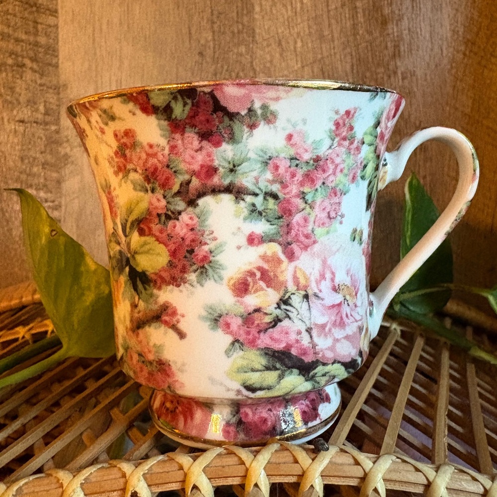 Darice Floral Tea Cup with Gold Trim